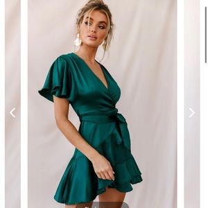 Never Worn Selfie Leslie Green Satin Short Sleeve Cocktail Dress